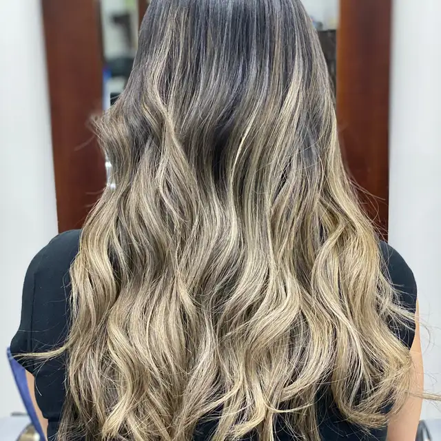 Ash-blonde balayage with loose waves